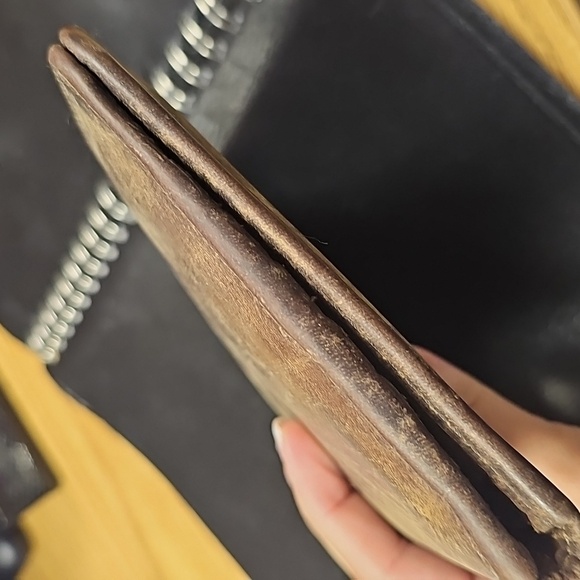 Baroness Magnetic Wallet - Picture 10 of 13